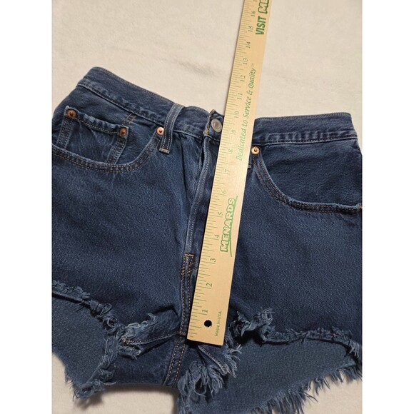 Levis 501 Shorts Womens Size 26 Waist Blue Denim  Button Fly Cotton Raw Hem - Picture 9 of 10